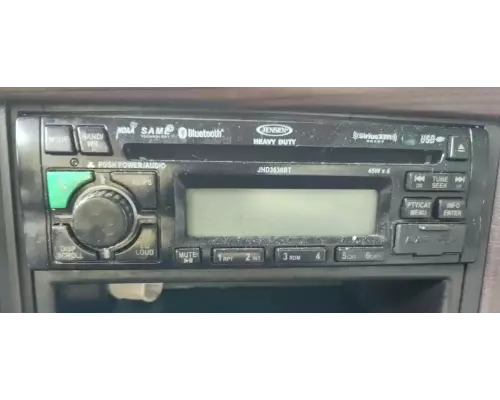 Volvo VNL Radio