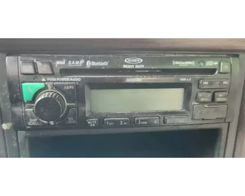 Volvo VNL Radio