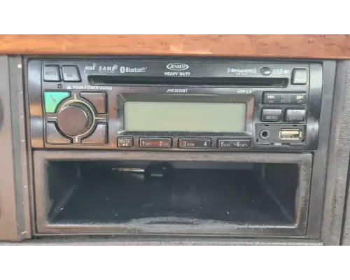 Volvo VNL Radio