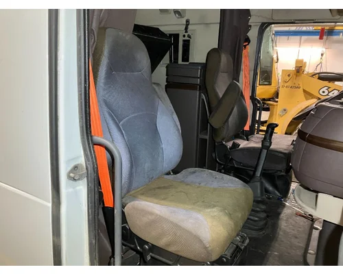 Volvo VNL Seat (non-Suspension)