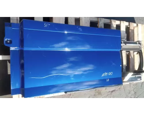 Volvo VNL Side Fairing