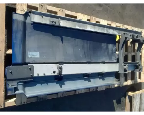 Volvo VNL Side Fairing