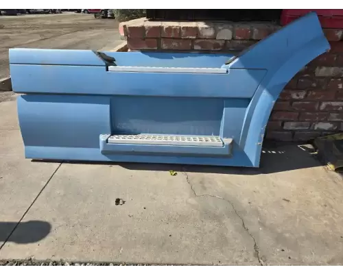 Volvo VNL Side Fairing
