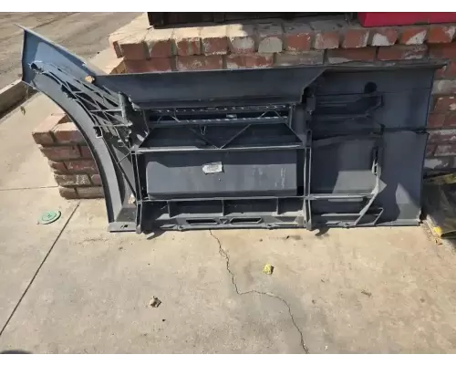 Volvo VNL Side Fairing