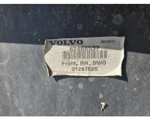 Volvo VNL Side Fairing