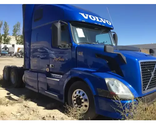 Volvo VNL Side Fairing