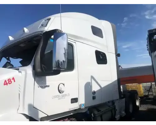 Volvo VNL Side Fairing