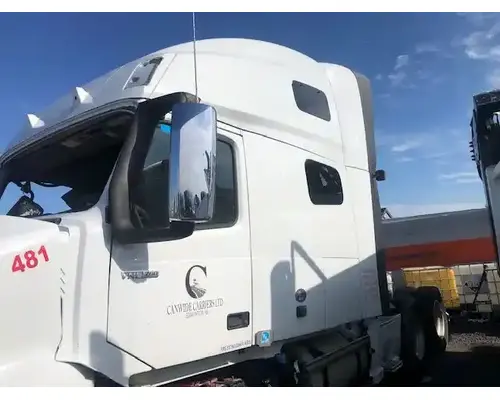 Volvo VNL Side Fairing