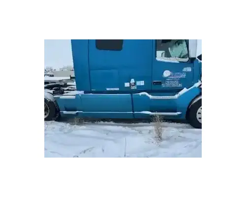 Volvo VNL Side Fairing