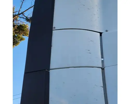 Volvo VNL Side Fairing