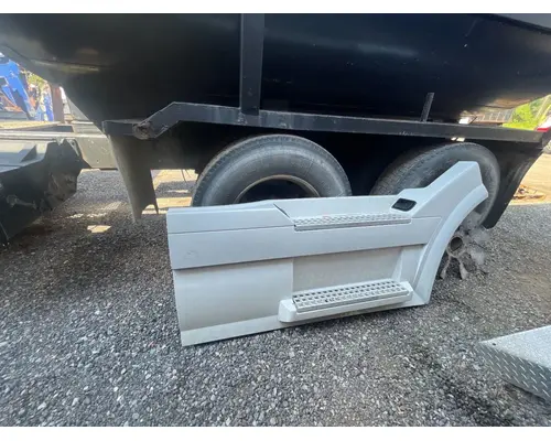 Volvo VNL Side Fairing