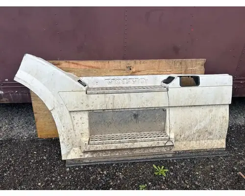 Volvo VNL Side Fairing
