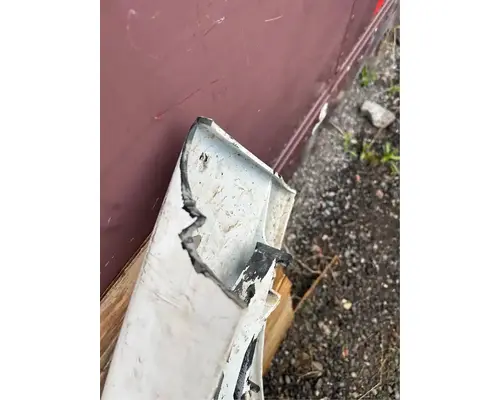 Volvo VNL Side Fairing