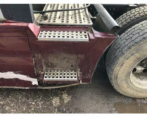 Volvo VNL Skirt