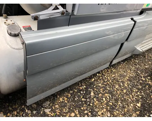 Volvo VNL Skirt
