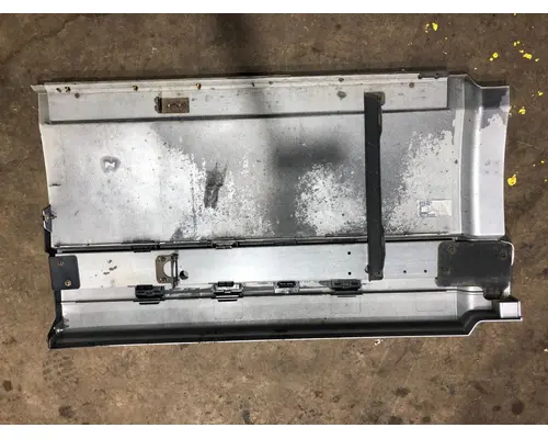 Volvo VNL Skirt