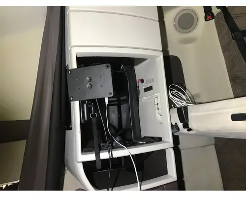 Volvo VNL Sleeper Cabinets