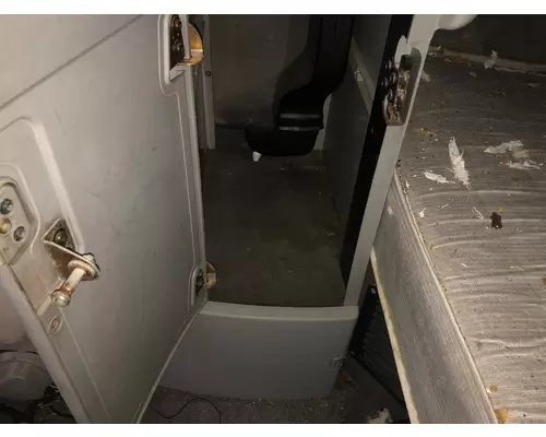 Volvo VNL Sleeper Cabinets