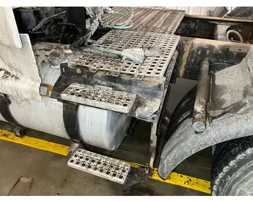 Volvo VNL Step (Fuel Tank, Fairing)