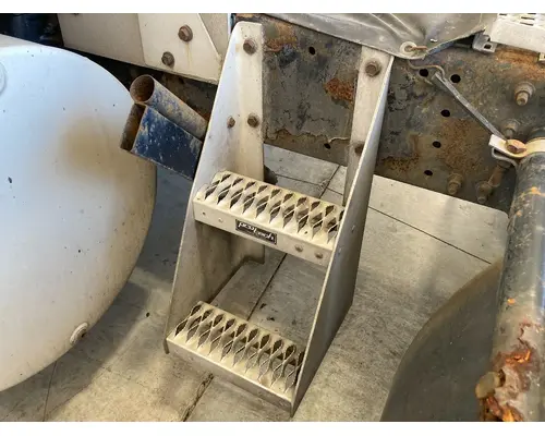 Volvo VNL Step (Fuel Tank, Fairing)