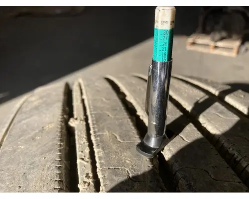 Volvo VNL Tires