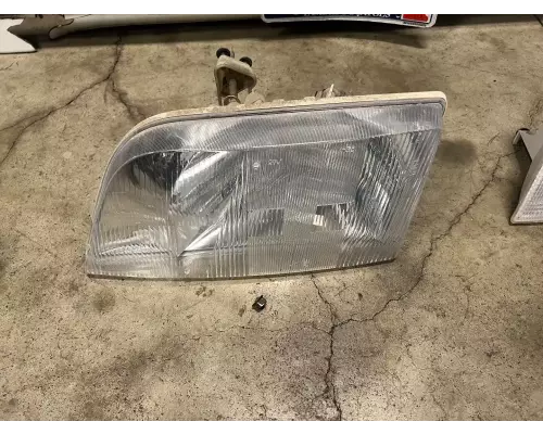 Volvo VNM42T Headlamp Assembly