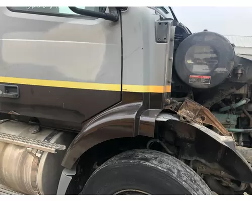 Volvo VNM Fender