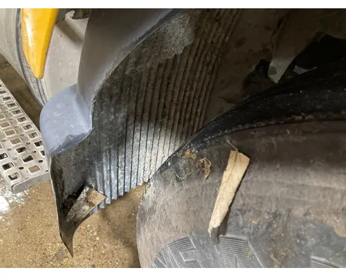 Volvo VNM Fender