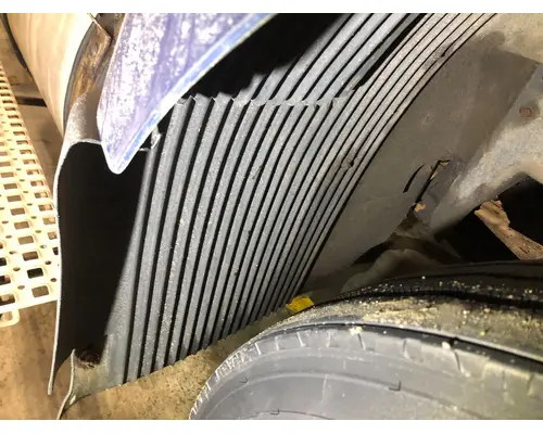 Volvo VNM Fender