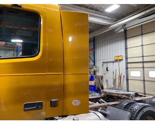 Volvo VNM Sleeper Fairing