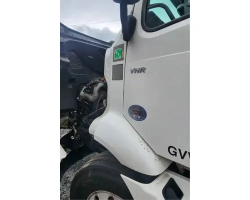Volvo VNR64T Cowl