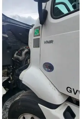 Volvo VNR64T Cowl