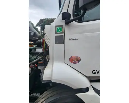 Volvo VNR64T Cowl