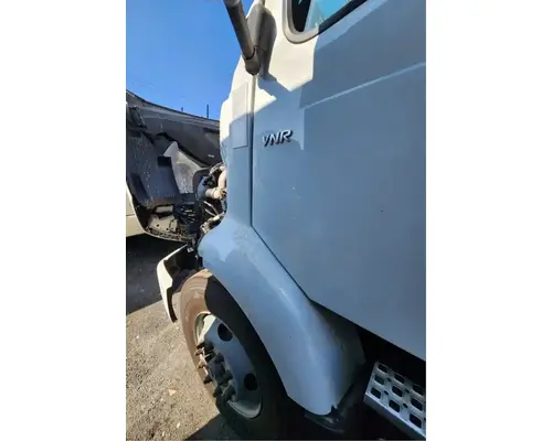 Volvo VNR64T Cowl
