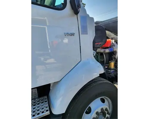 Volvo VNR64T Cowl