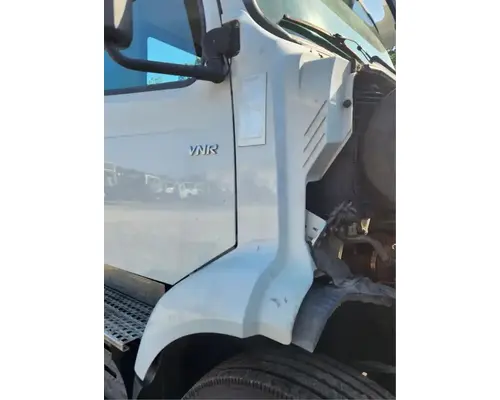 Volvo VNR64T Cowl