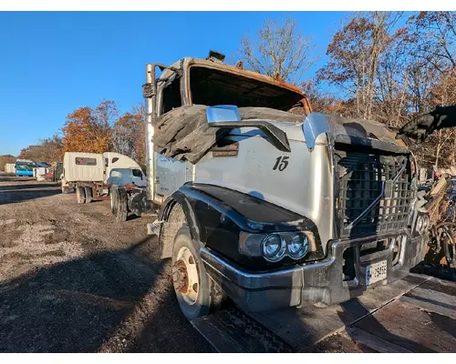 Complete Vehicle VOLVO VHD 2679707 Ontario Inc