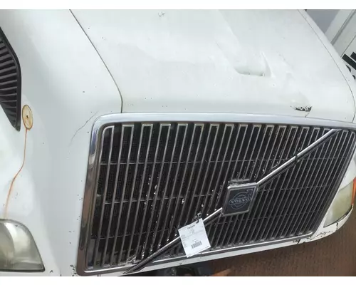 Hood VOLVO VN K &amp; R Truck Sales, Inc.