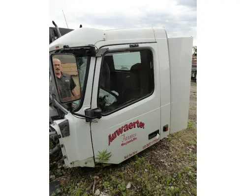 Cab VOLVO VNL 610 Sam's Riverside Truck Parts Inc