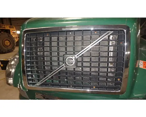 Grille VOLVO VNL 610 Sam's Riverside Truck Parts Inc