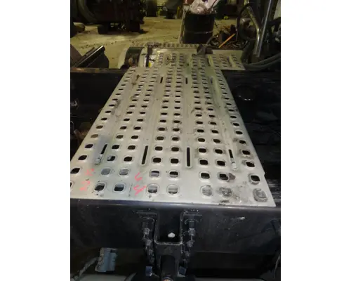 Catwalk VOLVO VNL 630 Sam's Riverside Truck Parts Inc