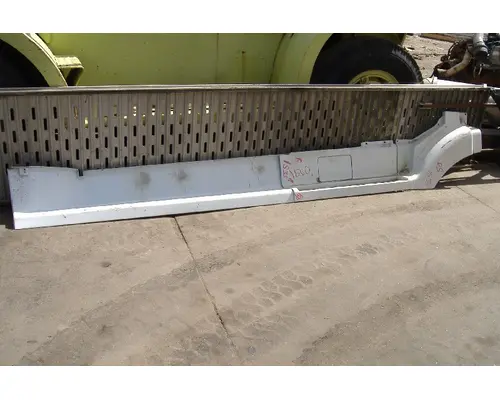Side Fairing VOLVO VNL 660 Sam's Riverside Truck Parts Inc