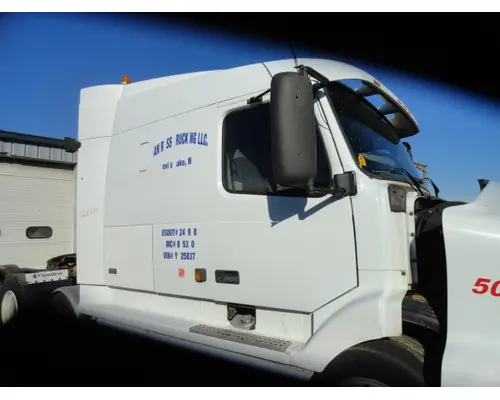 Sleeper Fairing VOLVO VNL 660 Sam's Riverside Truck Parts Inc