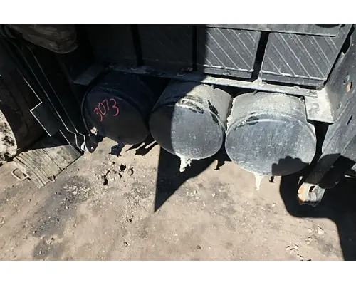 Air Tank VOLVO VNL 670 Sam's Riverside Truck Parts Inc