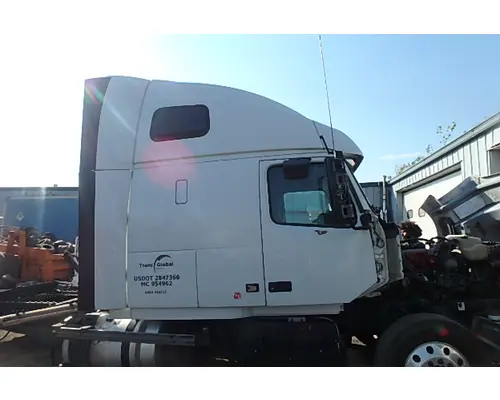 Cab VOLVO VNL 670 Sam's Riverside Truck Parts Inc