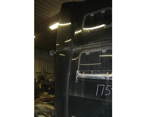 Sleeper Fairing VOLVO VNL 670 Sam's Riverside Truck Parts Inc