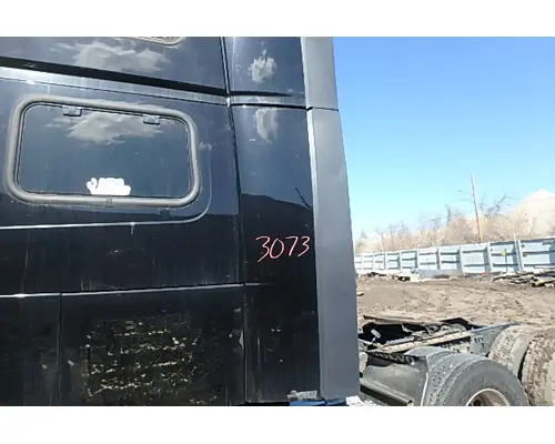 Sleeper Fairing VOLVO VNL 670 Sam's Riverside Truck Parts Inc
