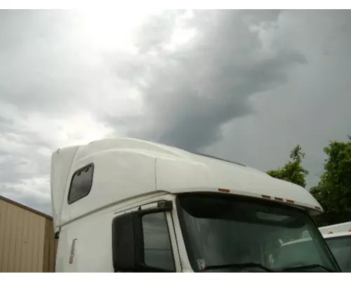 Sleeper VOLVO VNL 670 Sam's Riverside Truck Parts Inc