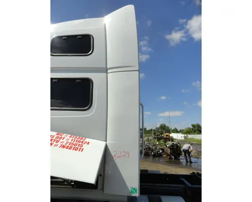 Sleeper Fairing VOLVO VNL 780 Sam's Riverside Truck Parts Inc