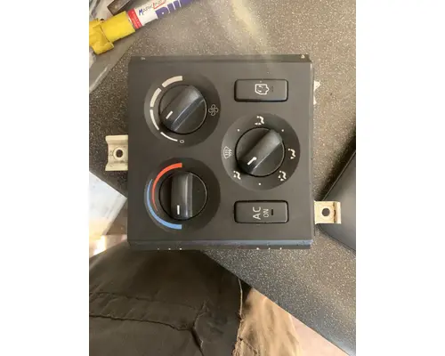Air Conditioner Compressor VOLVO VNL200 Truck Salvage International Inc